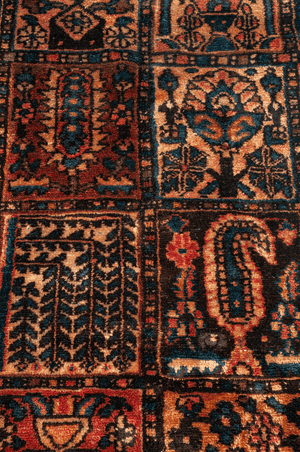 Persian Bakhtiari Hand-Made Wool Rug - Tabak Rugs